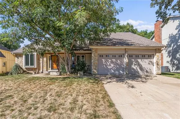 11600 W 101st TER, Overland Park, KS 66214