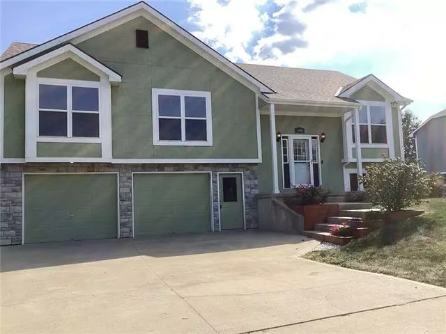 15905 Cedar ST, Basehor, KS 66007