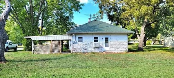 Lacygne, KS 66040,801 Vine ST