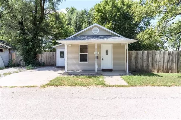 115 N Jackson AVE, Knob Noster, MO 65336