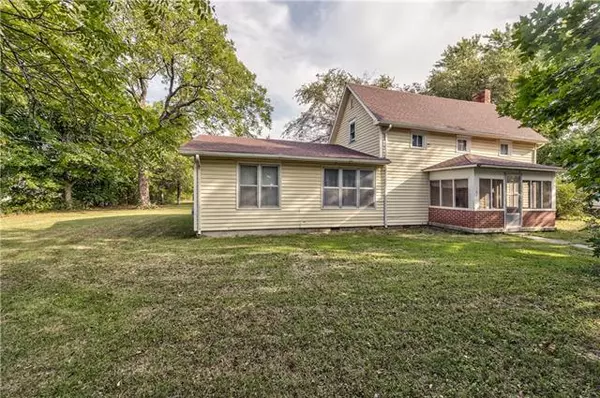 101 E 1st ST, Pleasanton, KS 66075