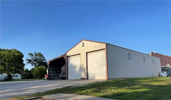 Wellsville, KS 66092,501 Elm ST