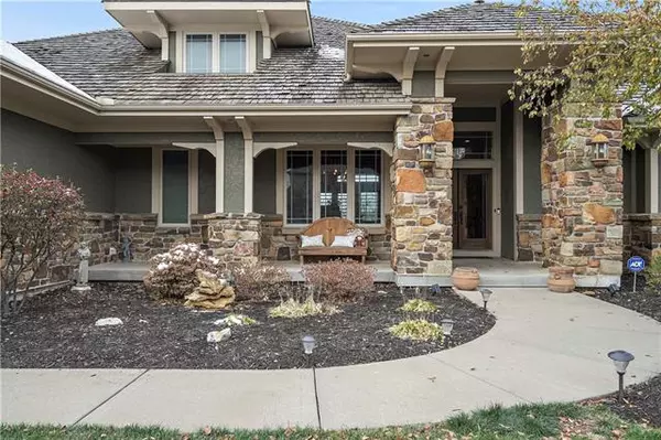 Lenexa, KS 66220,9108 Falcon Ridge DR