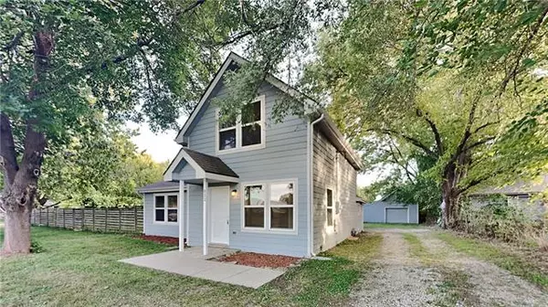 Lawrence, KS 66044,832 Maple ST