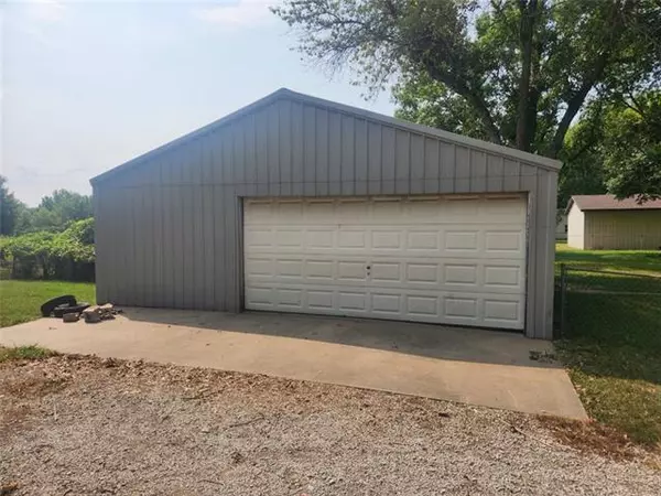 Wellsville, KS 66092,416 E 7th ST