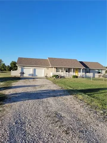 1055 SE 470 RD, Knob Noster, MO 65336