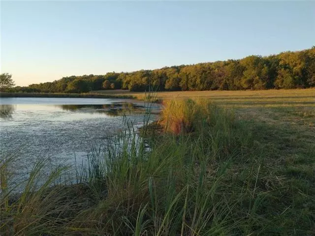 NE Thomas RD, Garnett, KS 66032