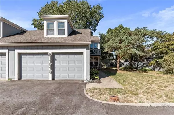 11916 W 82 TER, Lenexa, KS 66215