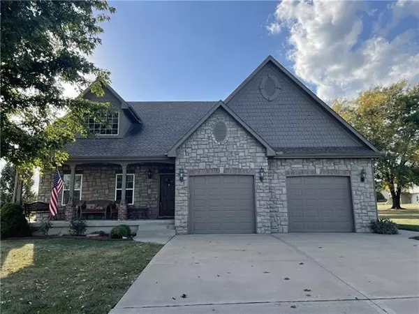 2908 E Canyon WAY, Harrisonville, MO 64701