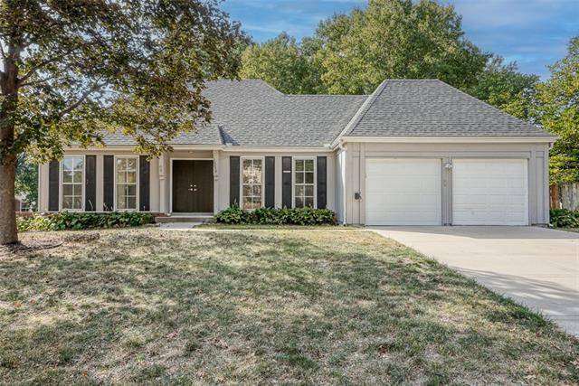 10246 Oakmont CIR, Lenexa, KS 66215