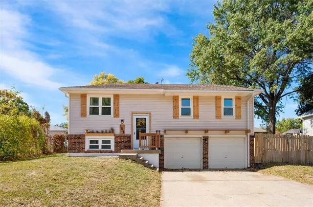 1016 Tarsney LN, Buckner, MO 64016