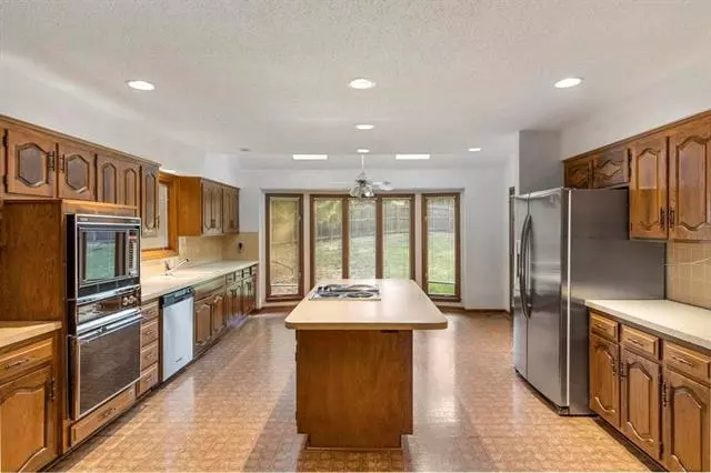 Lenexa, KS 66215,8262 Parkhill CIR