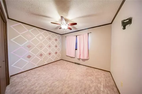 St Joseph, MO 64506,2301 N Leonard RD