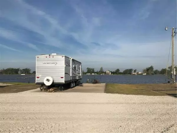 382 Lake Shore DR, Big Lake, MO 64437