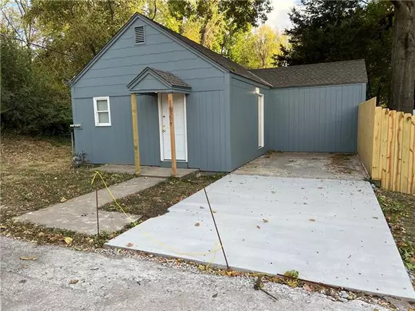 11309 Aaron LN,  Independence,  MO 64052