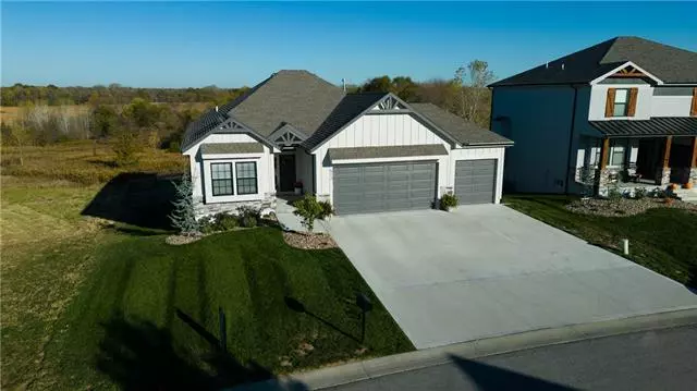 512 Wilds Pkwy, Greenwood, MO 64034