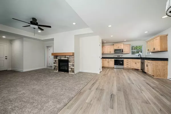 Lansing, KS 66043,604 Beth ST