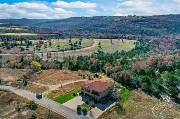 140 S Tuscany DR #Unit B, Hollister, MO 65672