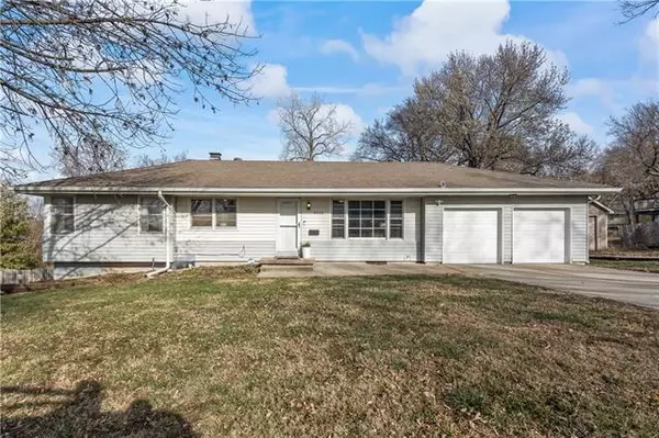 8608 E 74th TER, Kansas City, MO 64133