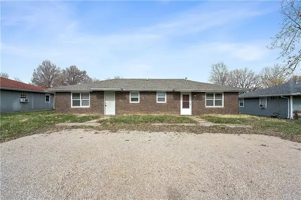 29 SE 250th RD, Warrensburg, MO 64093