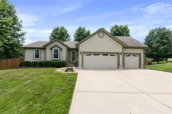 20953 W 226th CT, Spring Hill, KS 66083