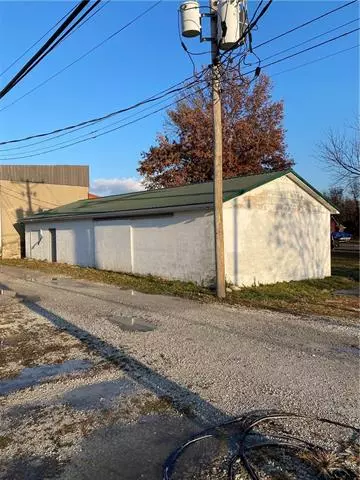 106 S Windsor ST, Windsor, MO 65360