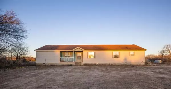 6327 Irwin RD, Mound City, KS 66056