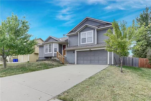 508 Stone Creek DR, Gardner, KS 66030