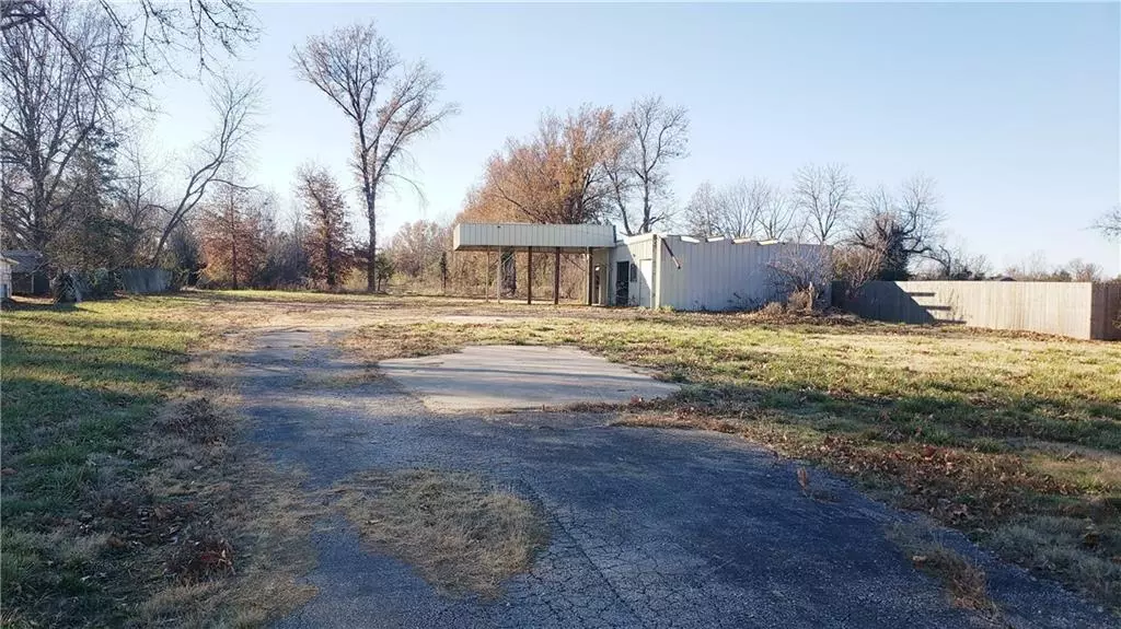 1139 S 220th ST, Pittsburg, KS 66762