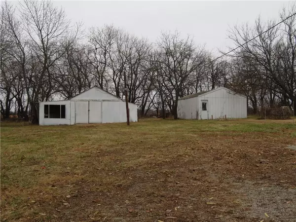 32849 Manor RD, Paola, KS 66071