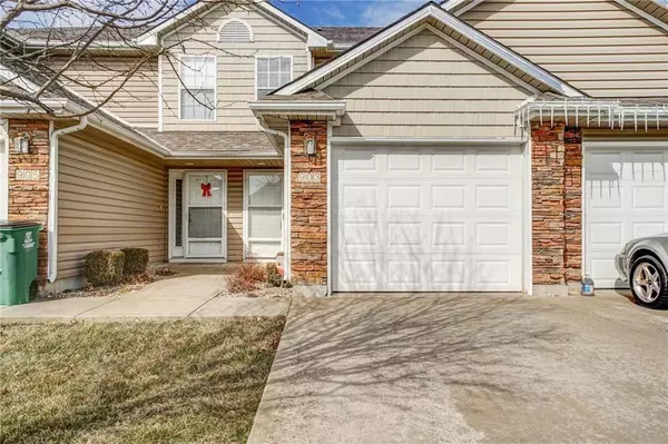 Blue Springs, MO 64064,903 SW Peach Tree LN