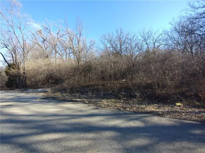 SE Long ST, Topeka, KS 66607