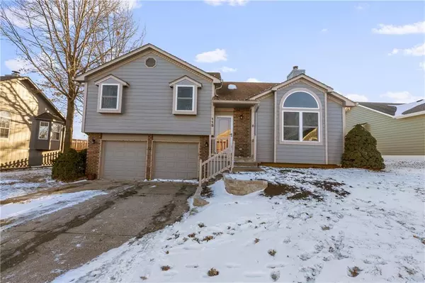 115 E CALICO DR, Raymore, MO 64083