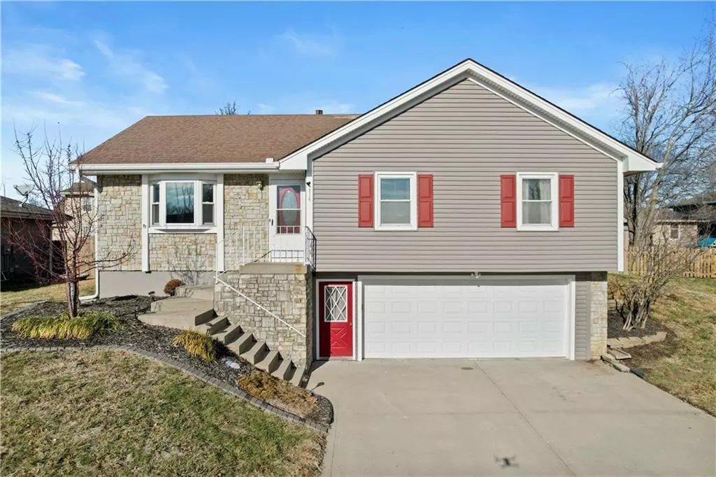 Excelsior Springs, MO 64024,814 Apple Blossom ST