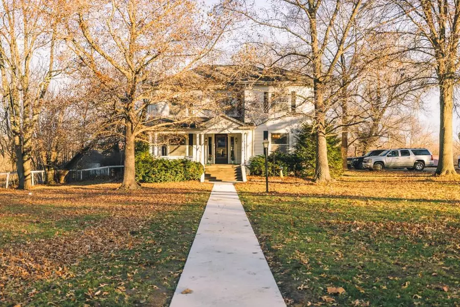 909 S Locust ST, Sweet Springs, MO 65351