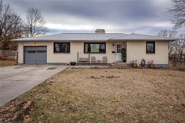 1009 Sunset Strip ST,  Excelsior Springs,  MO 64024