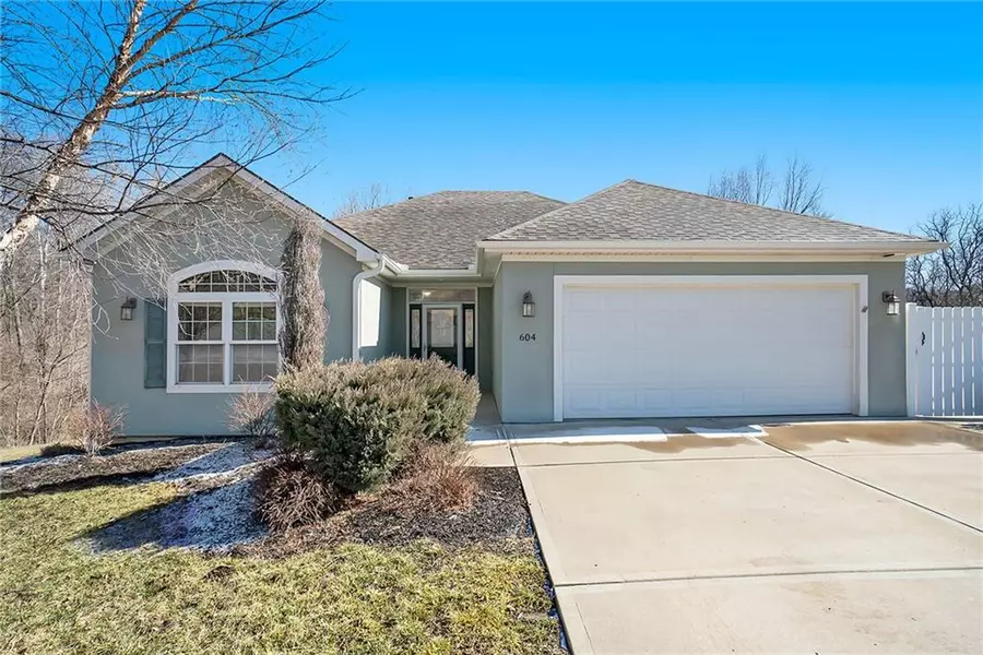 604 N DeSoto RD, Lansing, KS 66043