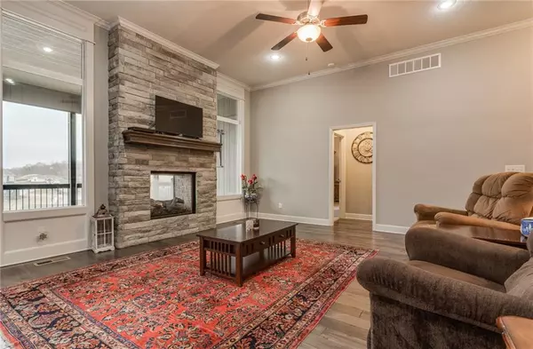 Parkville, MO 64152,5901 S National DR