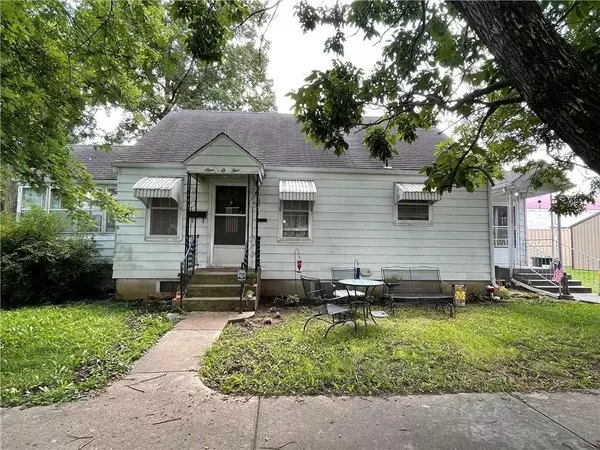 105 N Franklin ST, Windsor, MO 65360