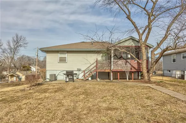 Lansing, KS 66043,710 E Beth ST