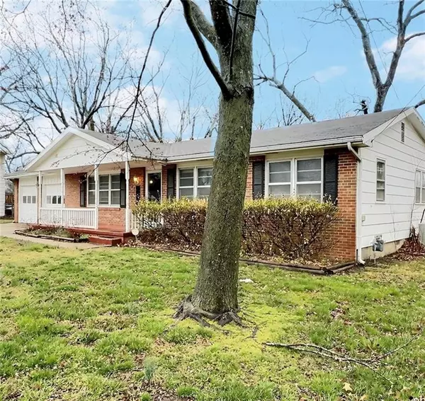 Nevada, MO 64772,104 W Highland ST