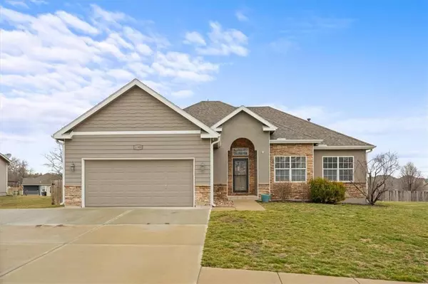 16908 Juniper DR, Basehor, KS 66007