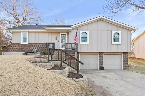 509 E 126th TER, Olathe, KS 66061