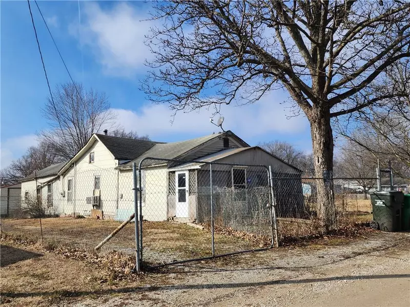 105 W 4th ST, Creighton, MO 64739