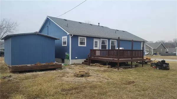 Tonganoxie, KS 66068,1239 S Red Cedar ST