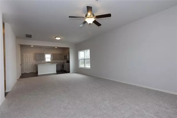 Paola, KS 66071,715 Roseberry DR