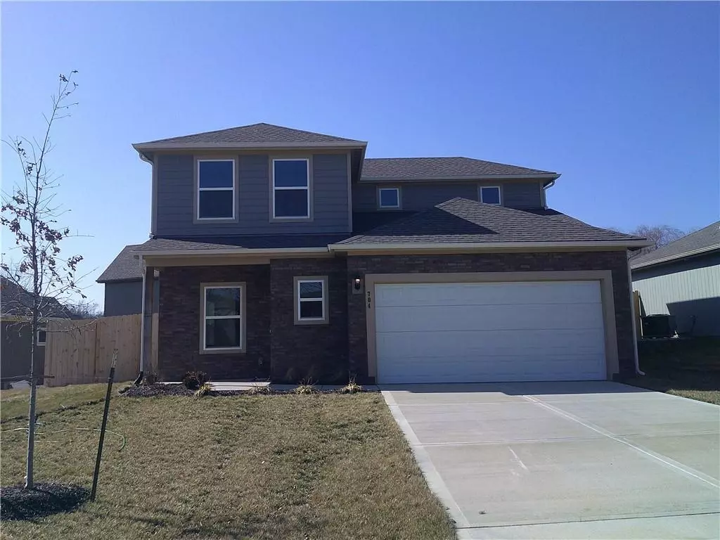 Paola, KS 66071,704 Roseberry DR