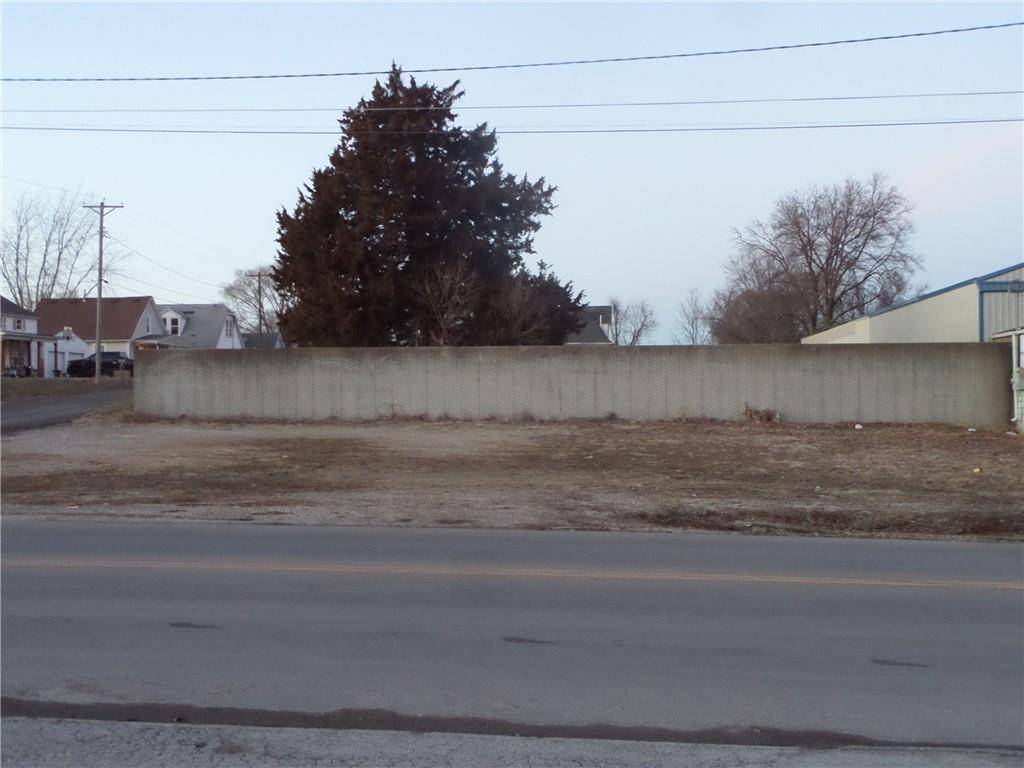 N 24th ST, Lexington, MO 64067