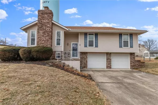 8603 Brenda LN, Pleasant Valley, MO 64068