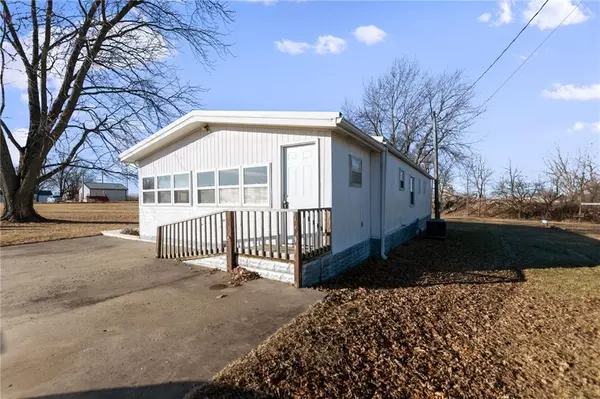 107 N willis ST, Hamilton, MO 64644